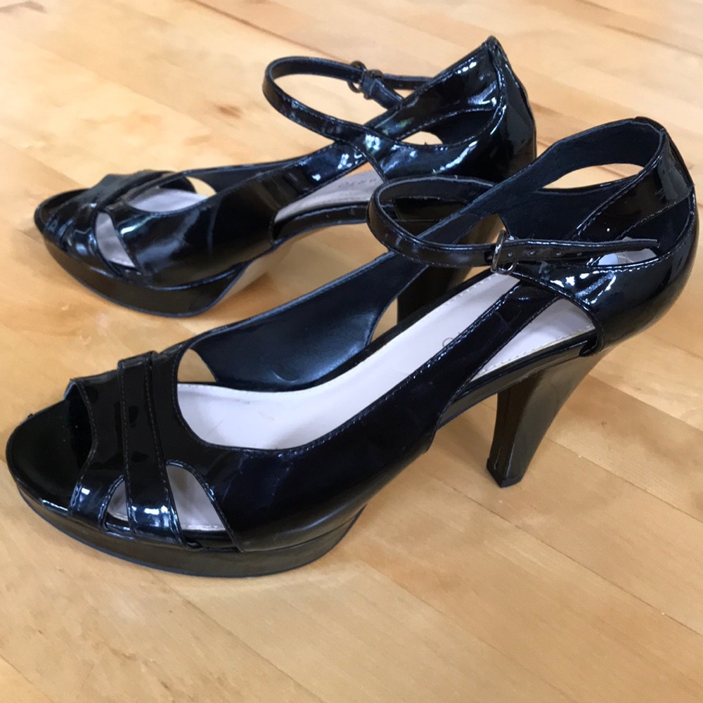 ☀️FRANCO SARTO Patent open toe closed back heels
